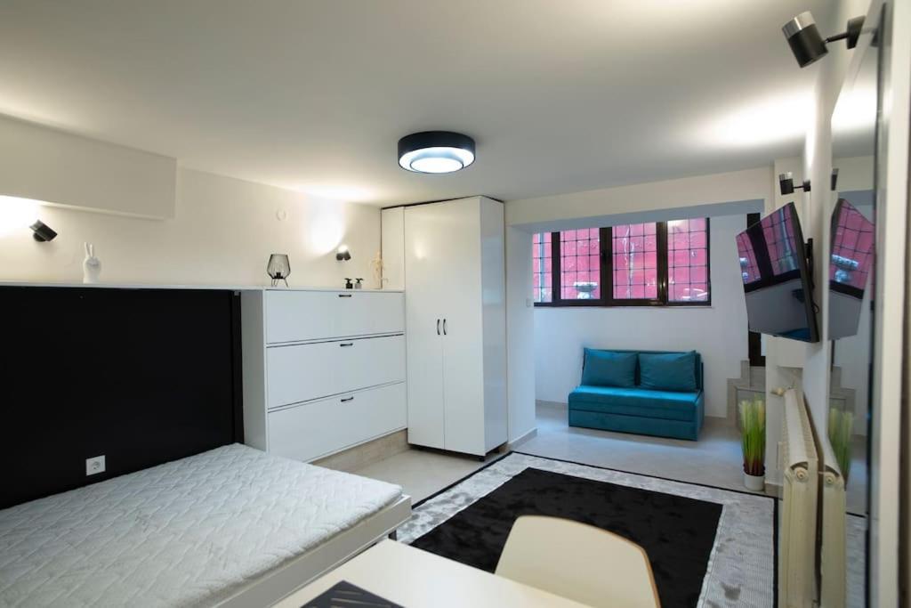Studio With Courtyard Just Steps Away Vitosha Str София Екстериор снимка