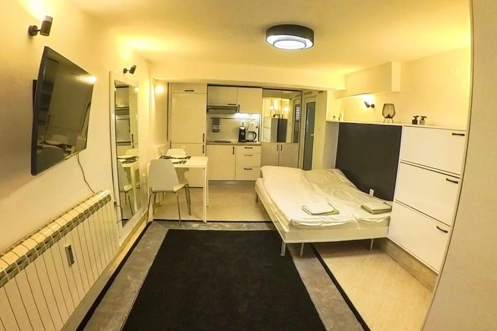 Studio With Courtyard Just Steps Away Vitosha Str София Екстериор снимка