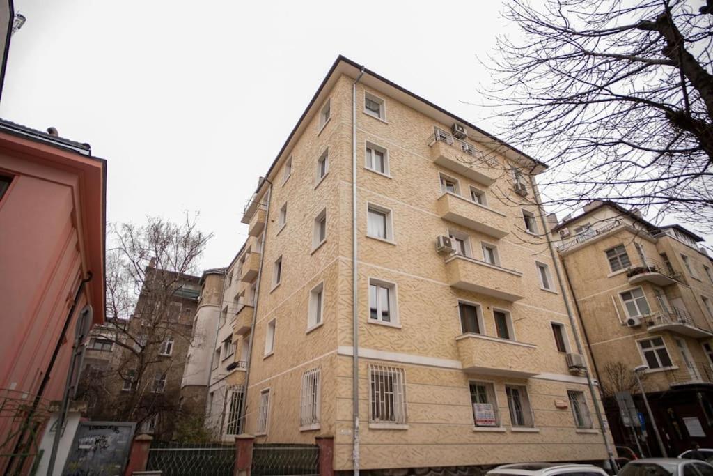 Studio With Courtyard Just Steps Away Vitosha Str София Екстериор снимка
