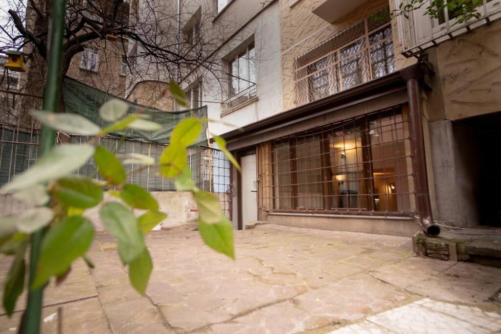 Studio With Courtyard Just Steps Away Vitosha Str София Екстериор снимка