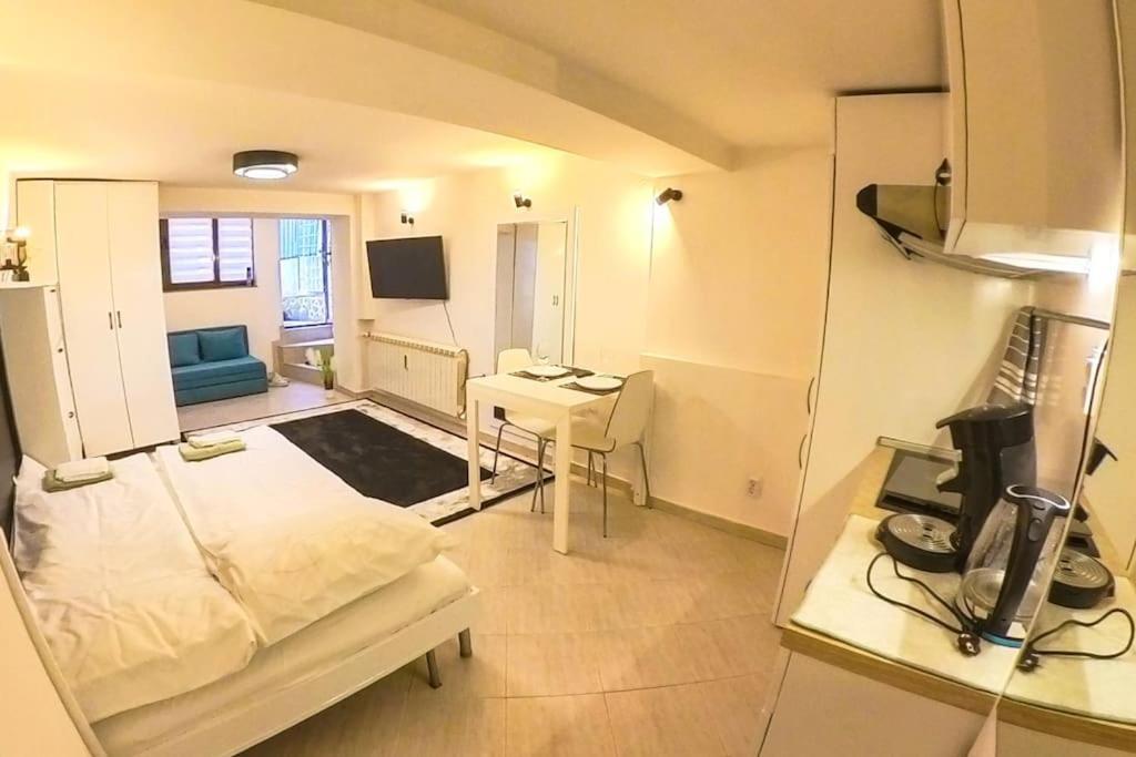Studio With Courtyard Just Steps Away Vitosha Str София Екстериор снимка