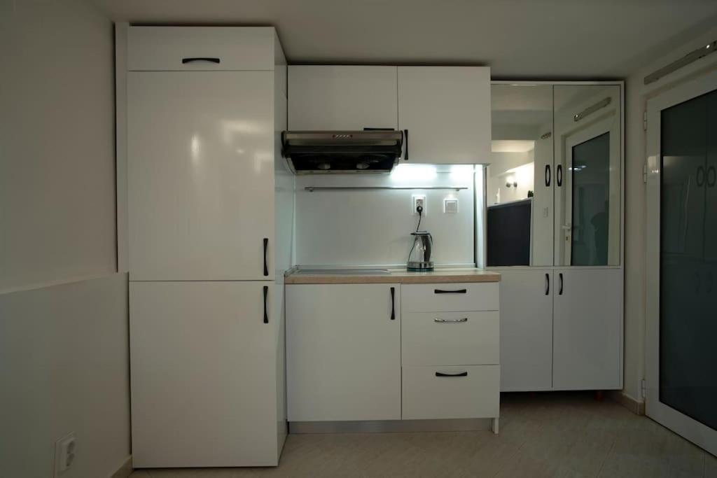 Studio With Courtyard Just Steps Away Vitosha Str София Екстериор снимка